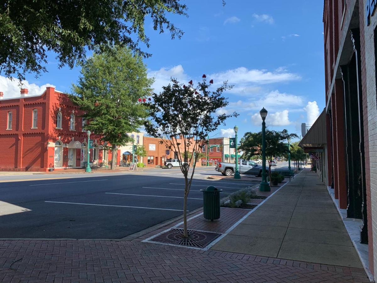 Hotel Woodbridge & Tavern